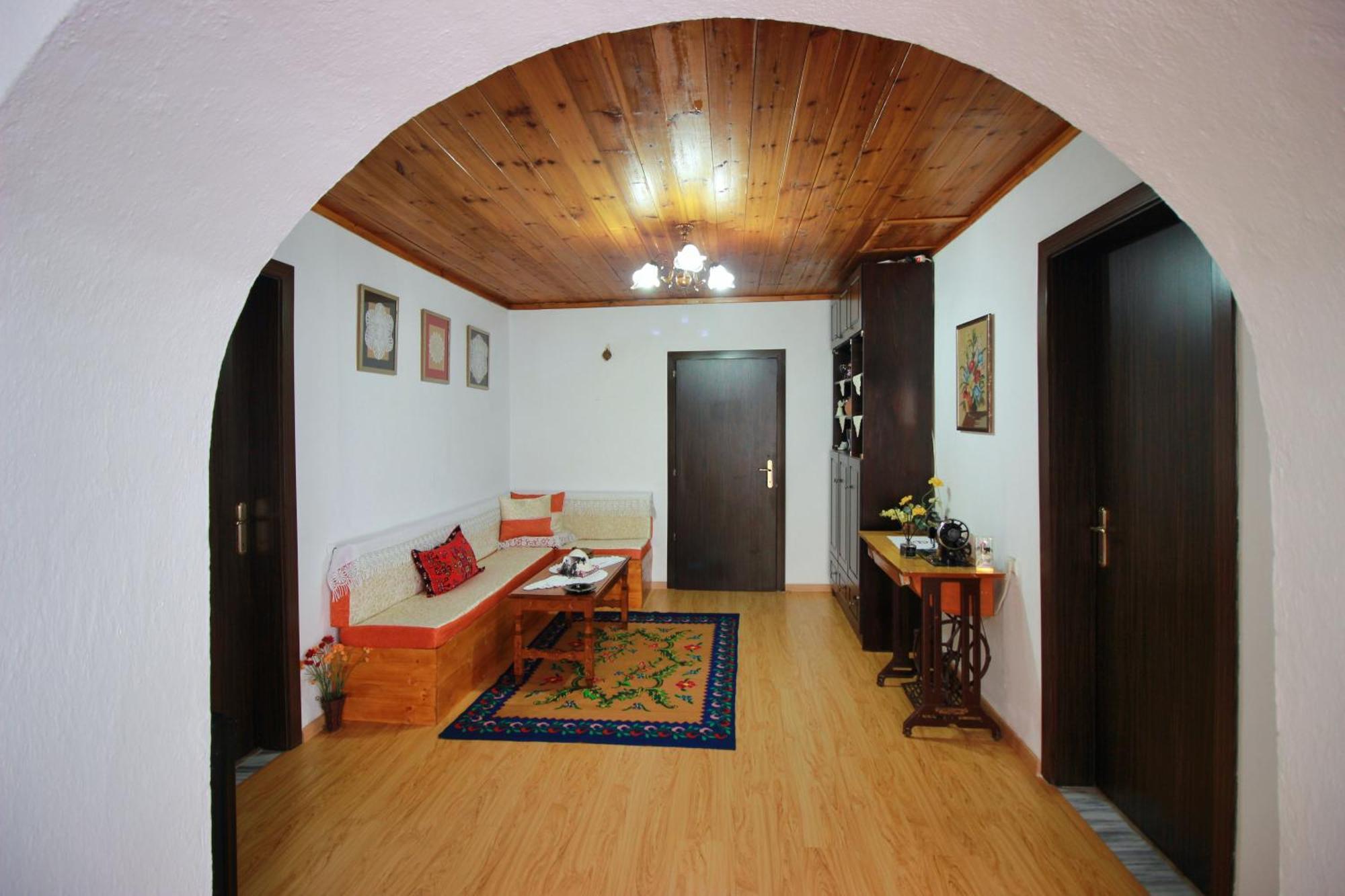 Guest House Denis Gjirokaster Exterior photo