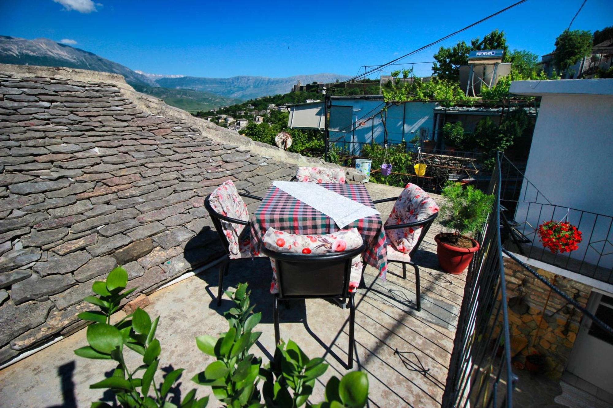 Guest House Denis Gjirokaster Exterior photo
