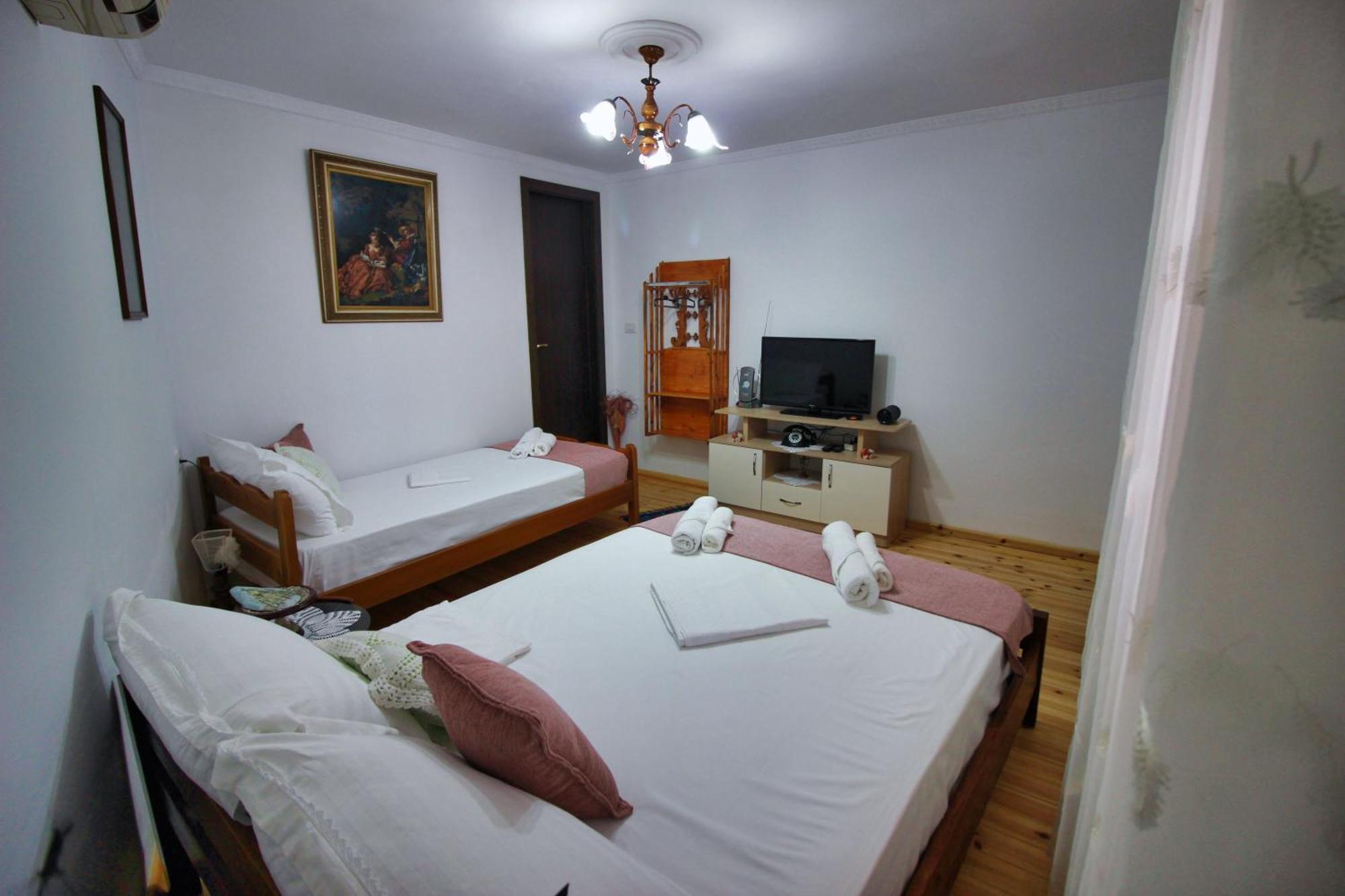 Guest House Denis Gjirokaster Exterior photo