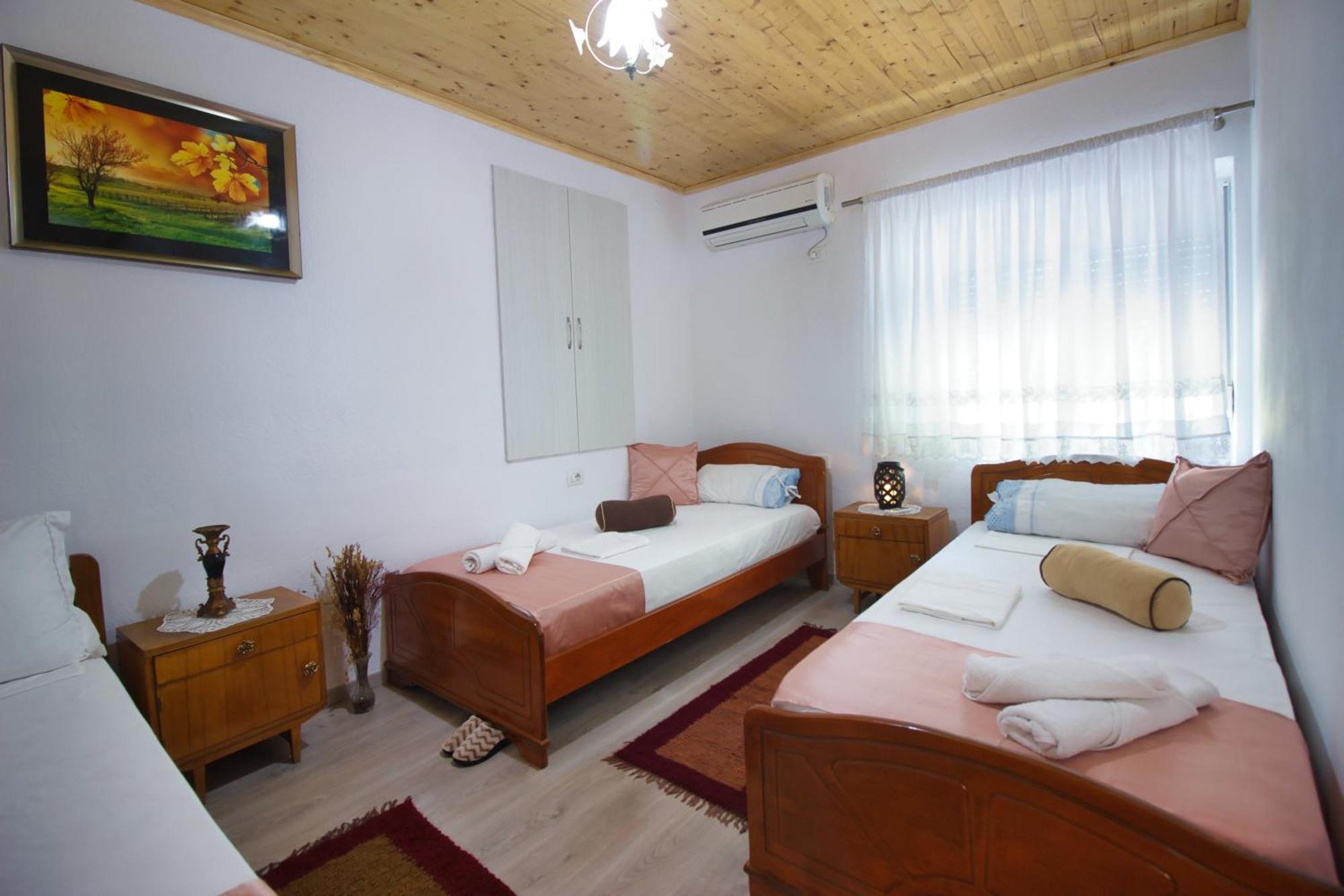 Guest House Denis Gjirokaster Exterior photo