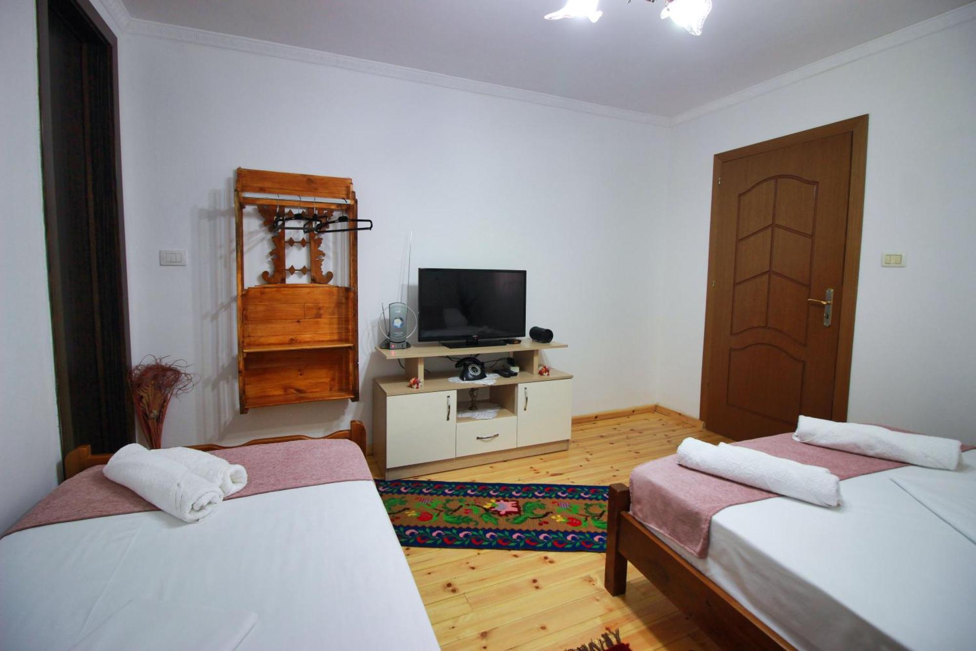 Guest House Denis Gjirokaster Exterior photo