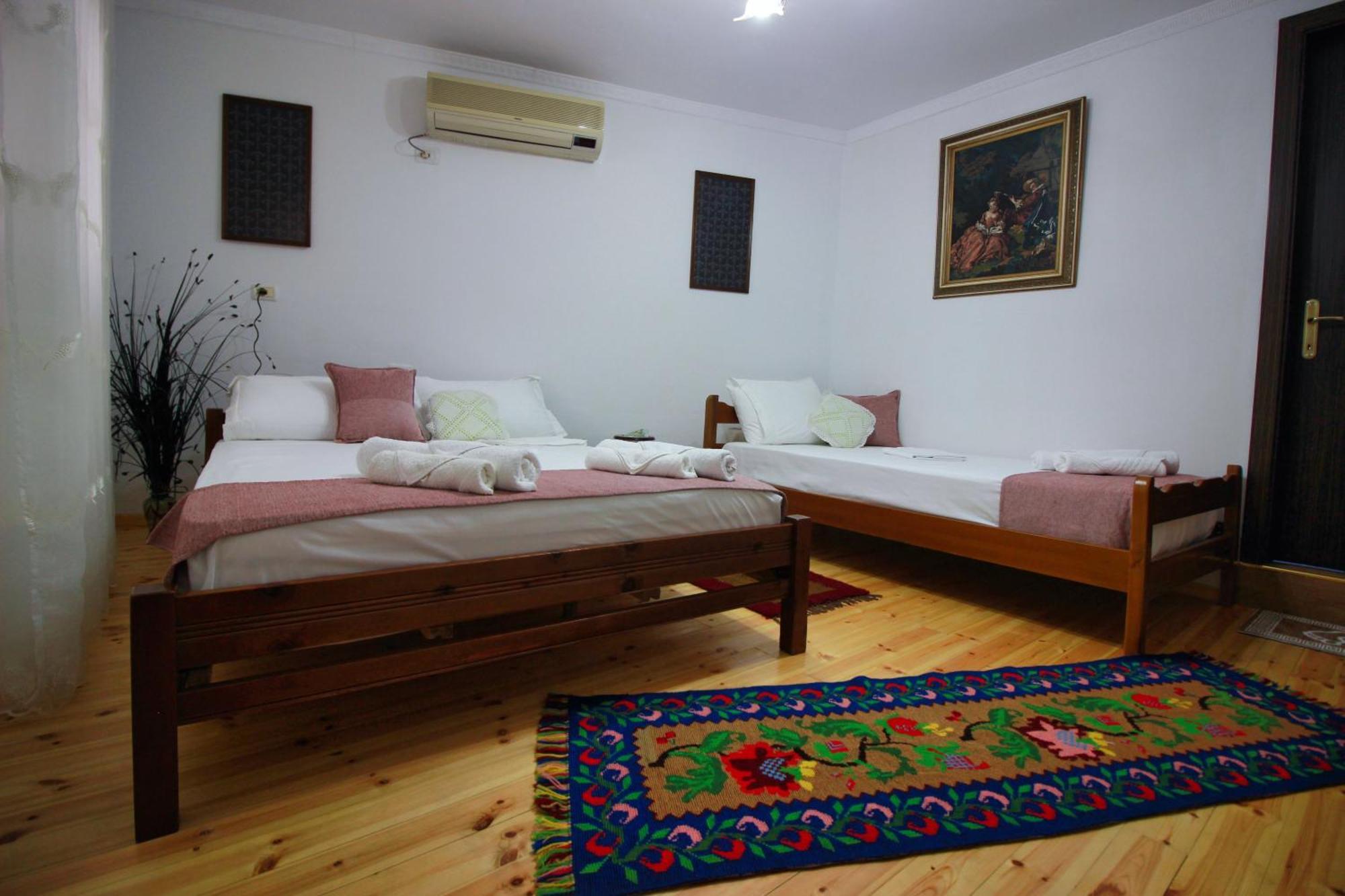 Guest House Denis Gjirokaster Exterior photo