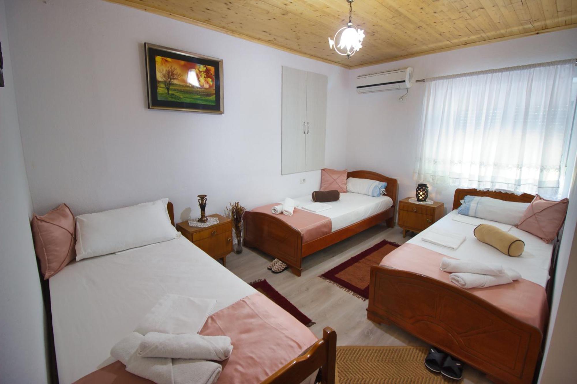 Guest House Denis Gjirokaster Exterior photo