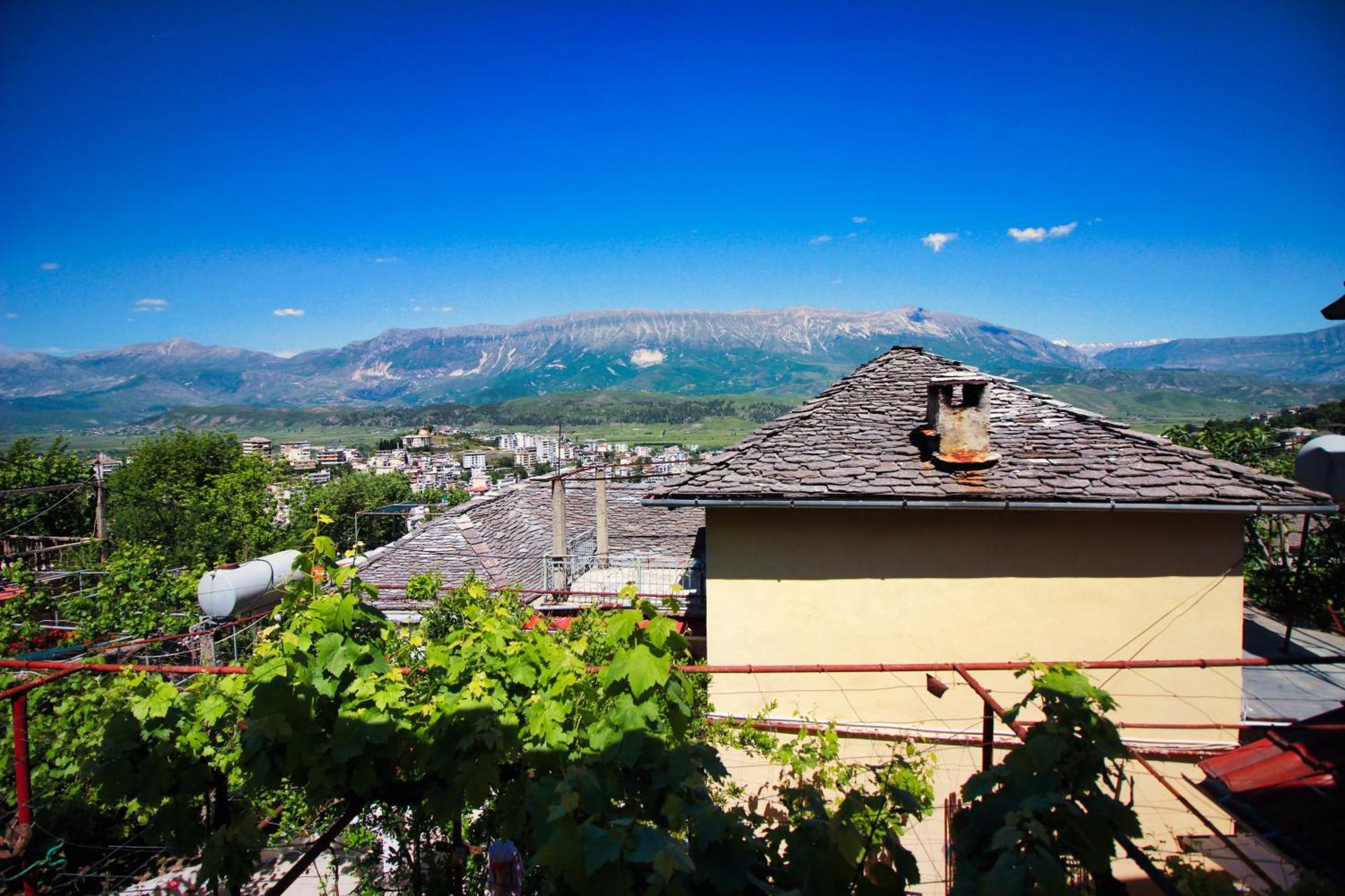 Guest House Denis Gjirokaster Exterior photo